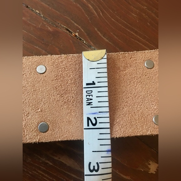 Gorgeous NEW “ROUGH ROSES’ handmade leather belt - Picture 9 of 9